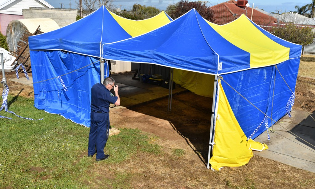 The scene of the police search in Maitland. Photo: David Mariuz / AAP
