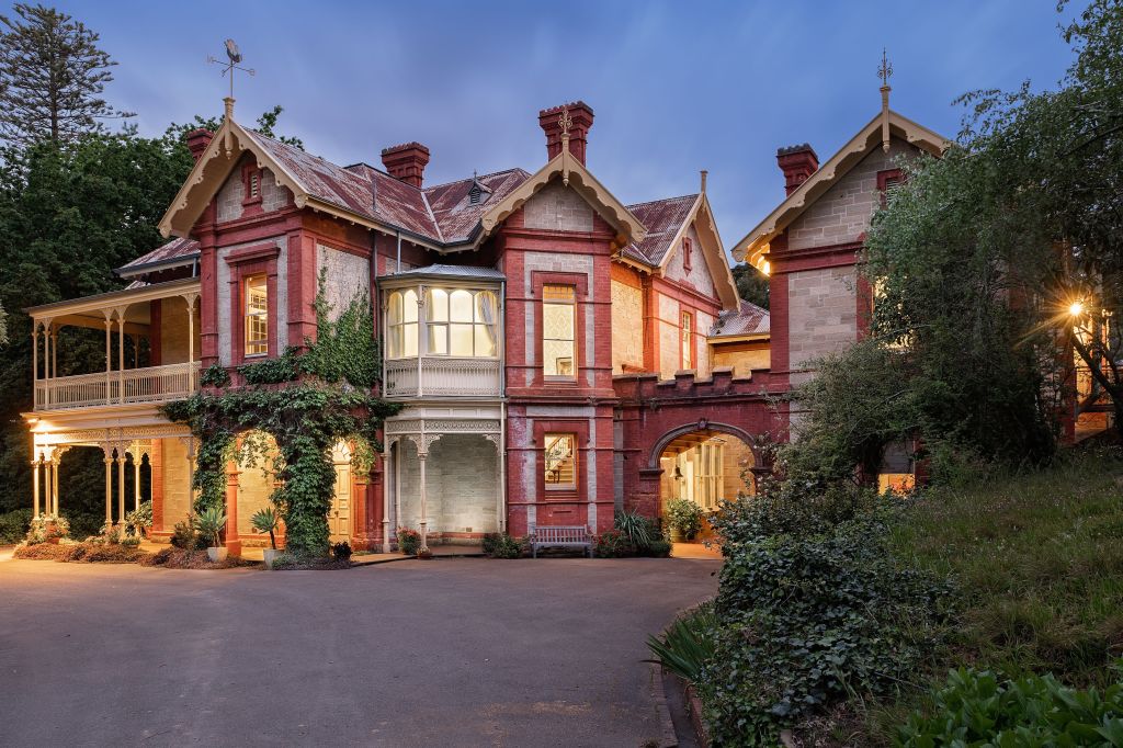 Thumbnail for Premium SAHOMES: Caddie’s luxury sale | Aldgate mansion | Glenelg North landmark