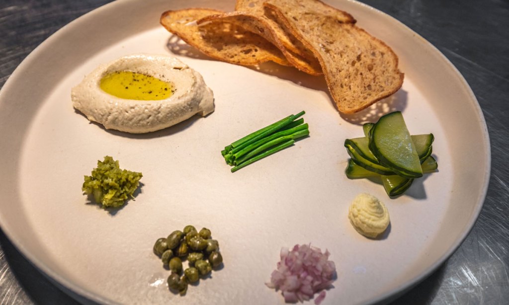 Local ingredients drive the menu at KI's Sunset Food and Wine. © Sunset Food and Wine