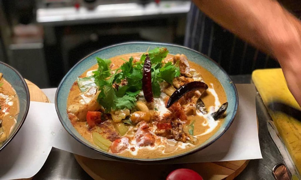 Thumbnail for Thai night at Peel St, Cab Fest fare, Dinner with gin