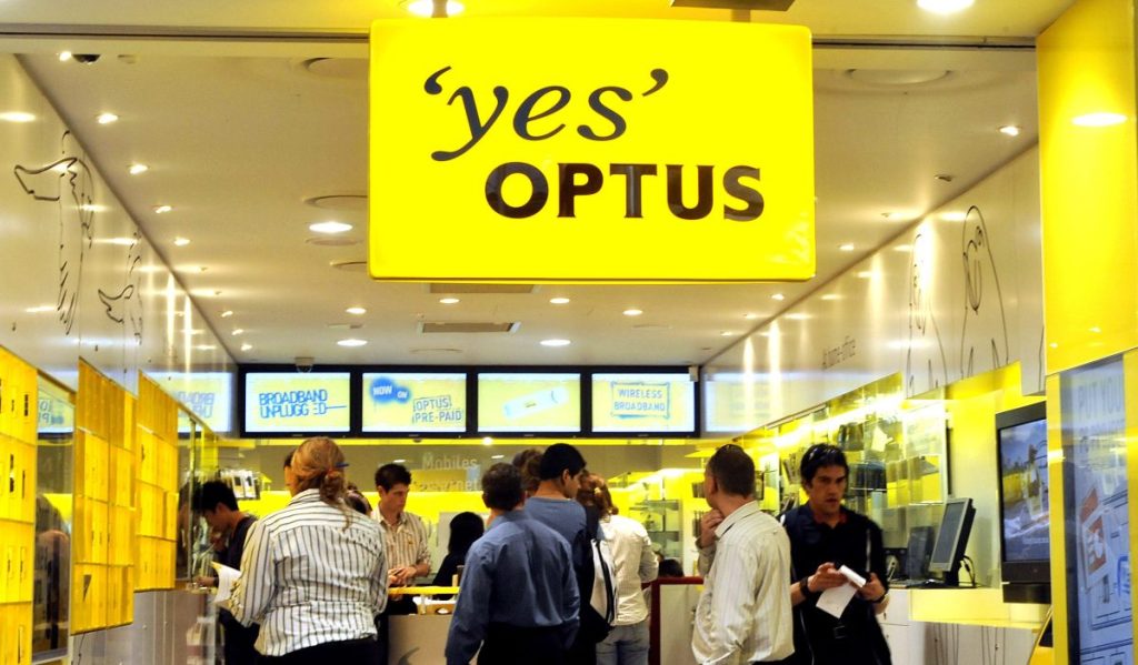 Thumbnail for ‘Angry’ Optus boss dodges questions about hack
