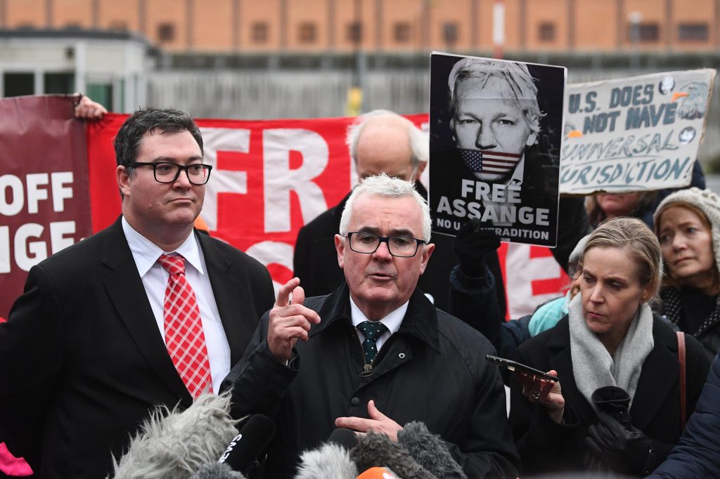 Thumbnail for Australian MPs lobby UK to stop Assange extradition trial