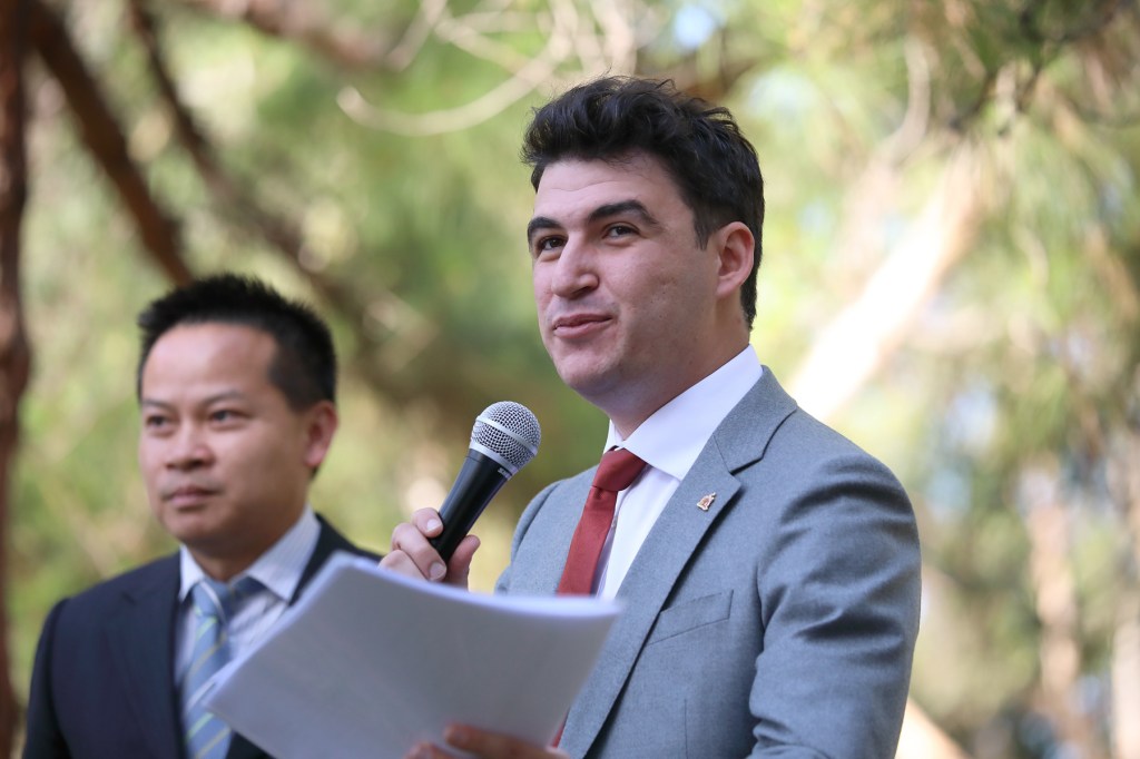 Deputy Lord Mayor Alex Hyde addressed this morning's community meeting. Photo: Tony Lewis / InDaily