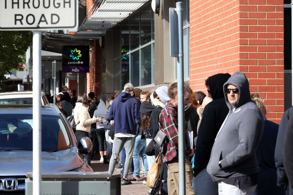 Thumbnail for Govt freezes Centrelink robodebt for six months