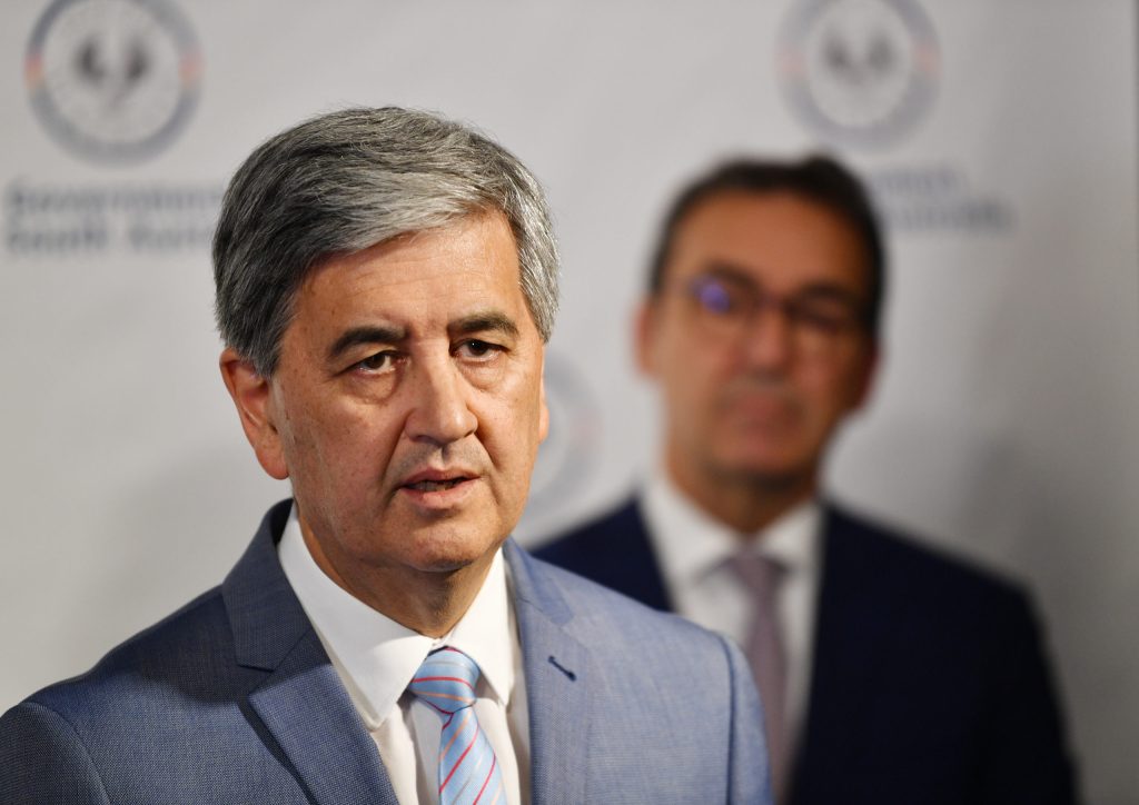 Photo: AAP/David Mariuz