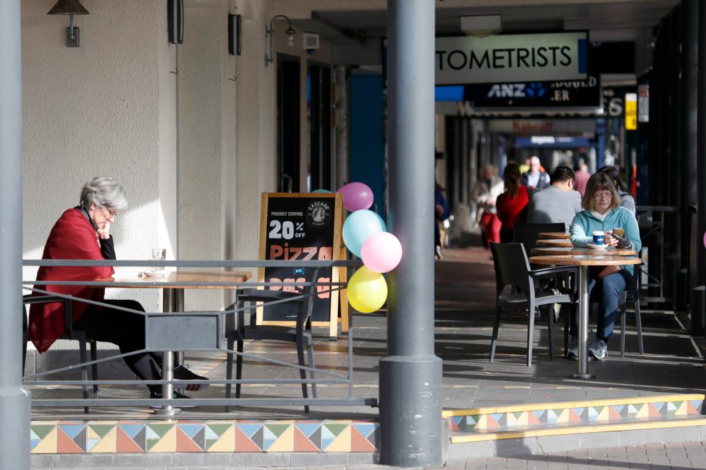 Thumbnail for Party and takeaway plastics face bin but Govt pops balloon ban call