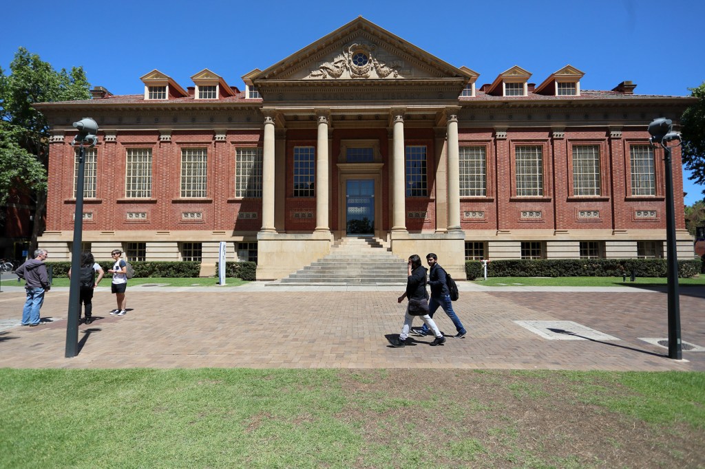 Thumbnail for UniSA lectures to remain online all year, Adelaide eyes “face to face” learning