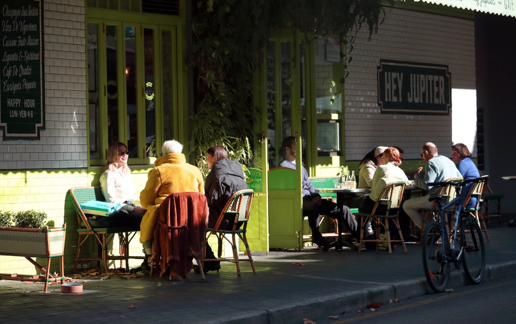 Patrons in Ebenezer Place making the most of new rules allowing outdoor dining. Photo: Tony Lewis/InDaily