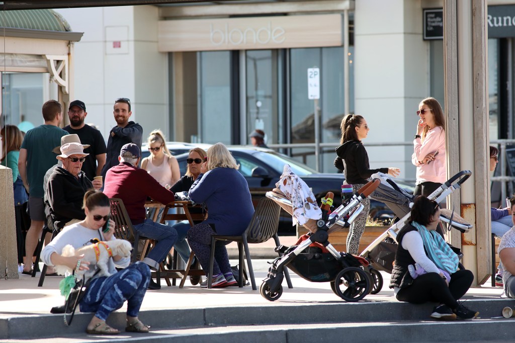 South Australians out and about at Henley Beach. Photo: Tony Lewis/InDaily