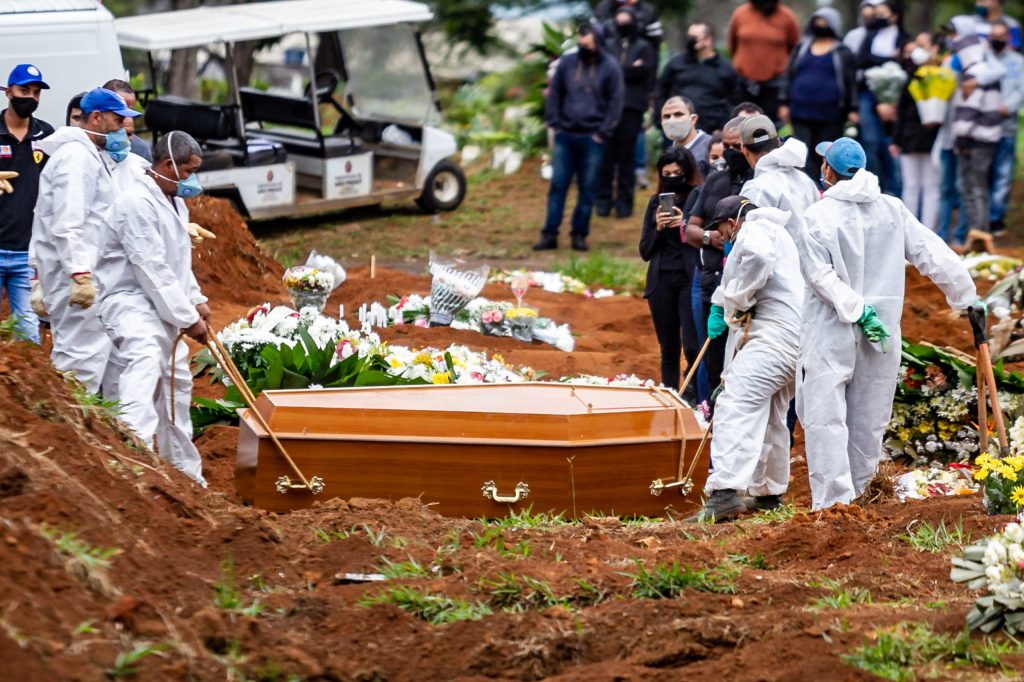 Virus deaths in Brazil have officially passed 44,000.
Photo: Antonio Molina/Fotoarena/Sipa USA