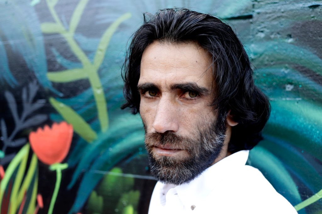 Thumbnail for NZ grants asylum to author who spent years in Australian detention