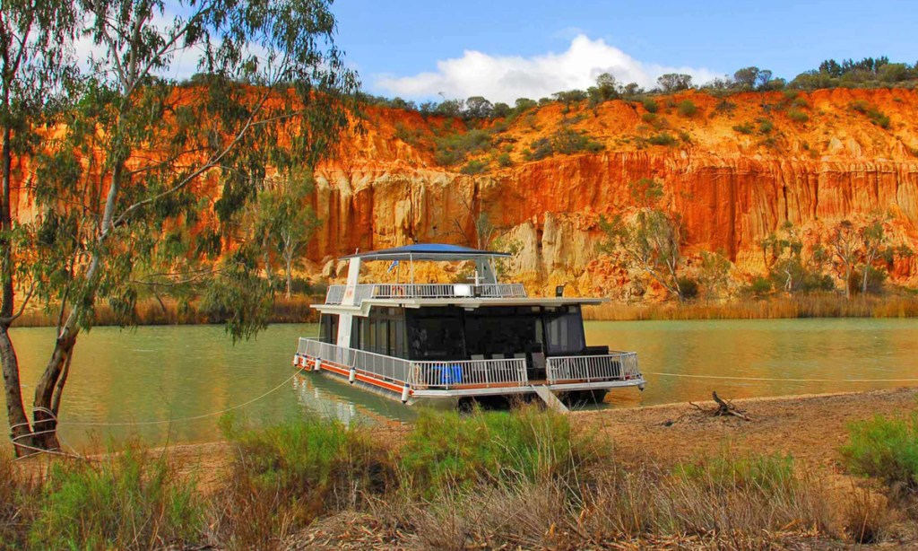 Thumbnail for Tourism life raft for River Murray businesses struggling to stay afloat