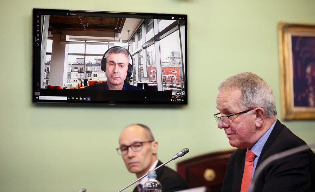 Tony Braxton-Smith addresses the committee today, while Fergus Gammie is seen on a screen from Sydney. Photo: Tony Lewis / InDaily