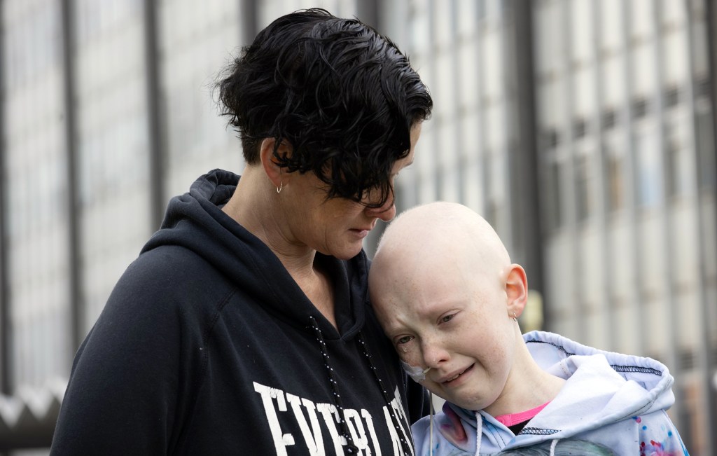 Chantelle Mitchell with her daughter Jazmyn, who is undergoing cancer treatment.
Photo: Tony Lewis/InDaily