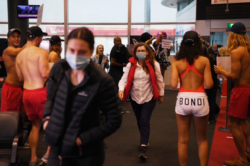 Sydney put on a special welcome for passengers disembarking from the first Qantas flight from Melbourne following the lifting of border restrictions today. Photo: AAP/Dean Lewins