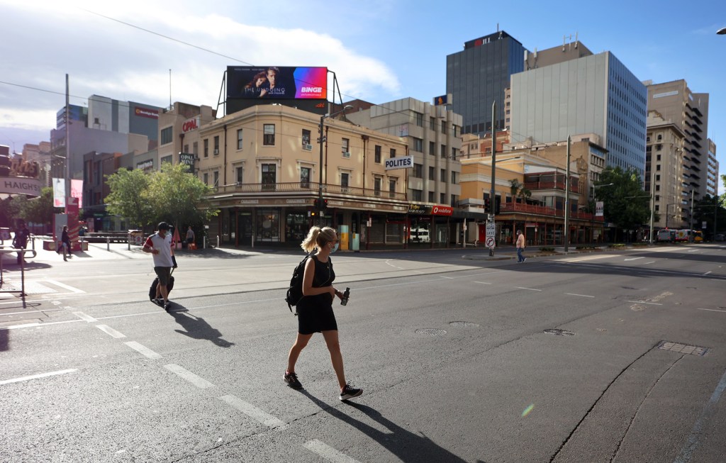 King William Street at peak hour during a brief Adelaide lockdown. Photo: Tony Lewis/InDaily