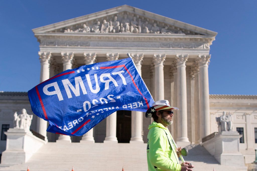 Photo: EPA/MICHAEL REYNOLDS