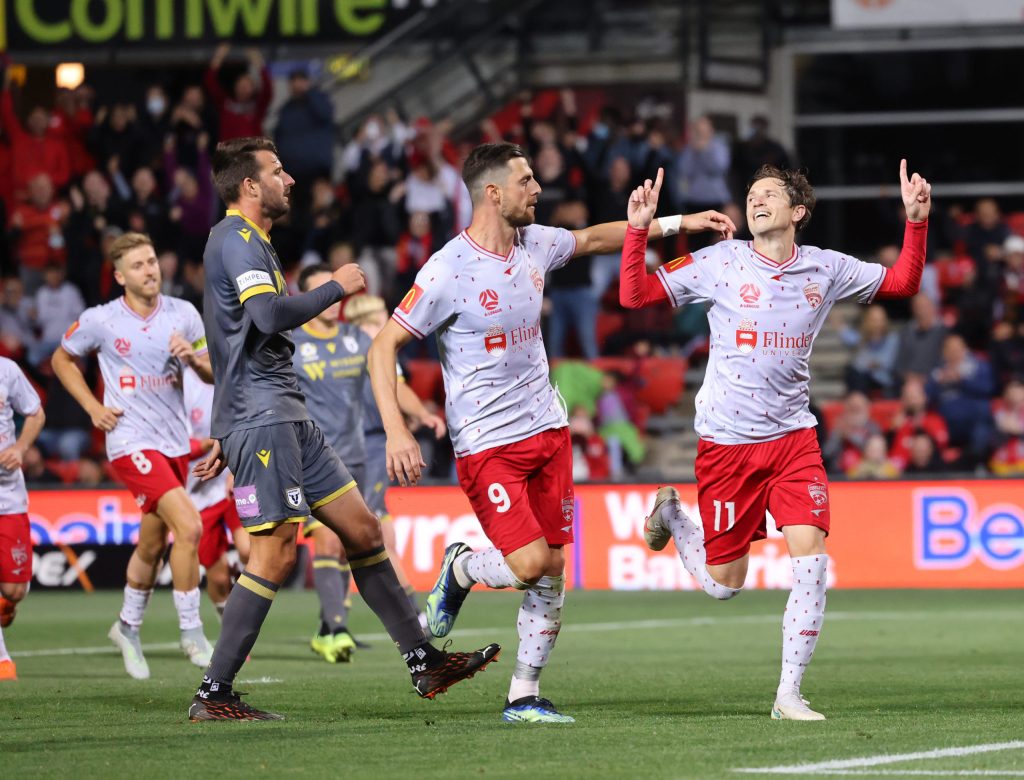 Thumbnail for United aims high on home stretch
