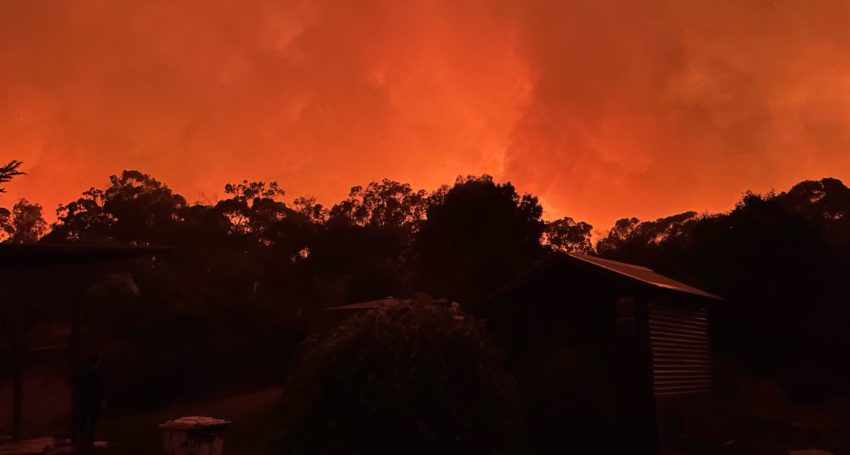 The Cherry Gardens bushfire in January 2021. Photo: Bev Langley.