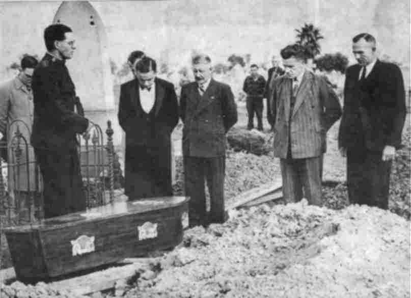 Burial of the Somerton Man on 14 June 1949 (Photo: Wikimedia Commons)