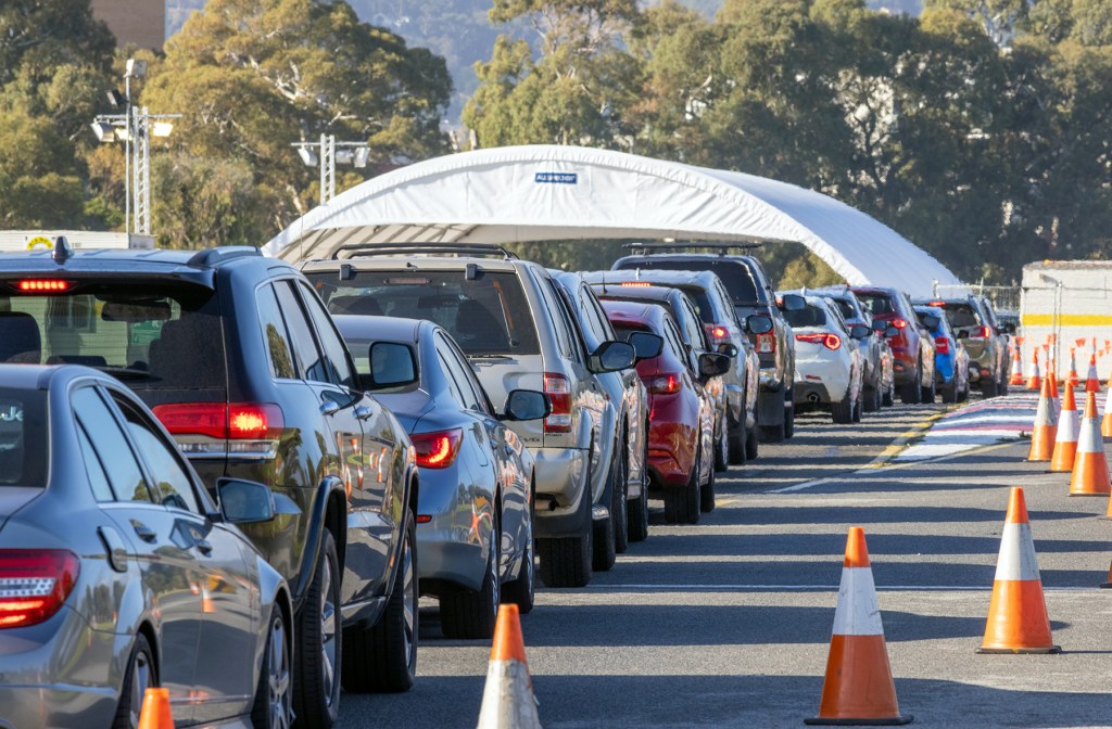 COVID-testing queue at Victoria Park. (Photo: Tony Lewis/InDaily)