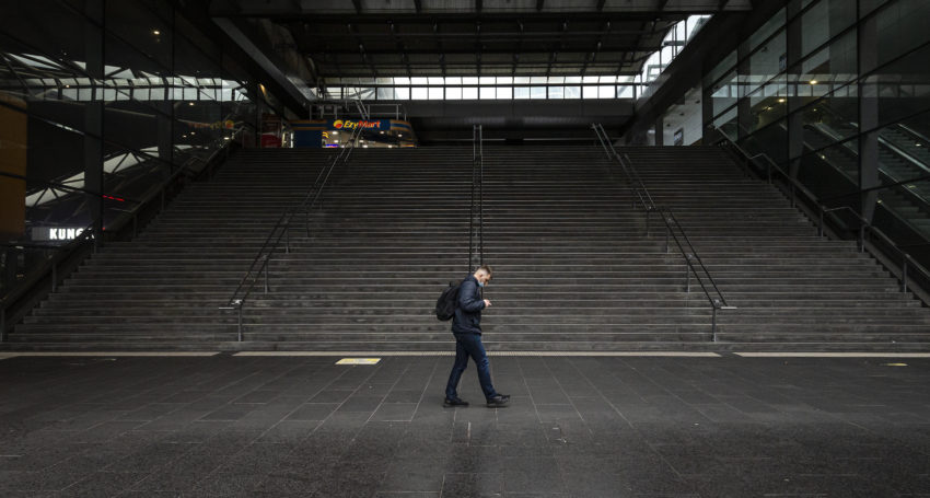 Southern Cross Station in Melbourne (AAP Image/Daniel Pockett)