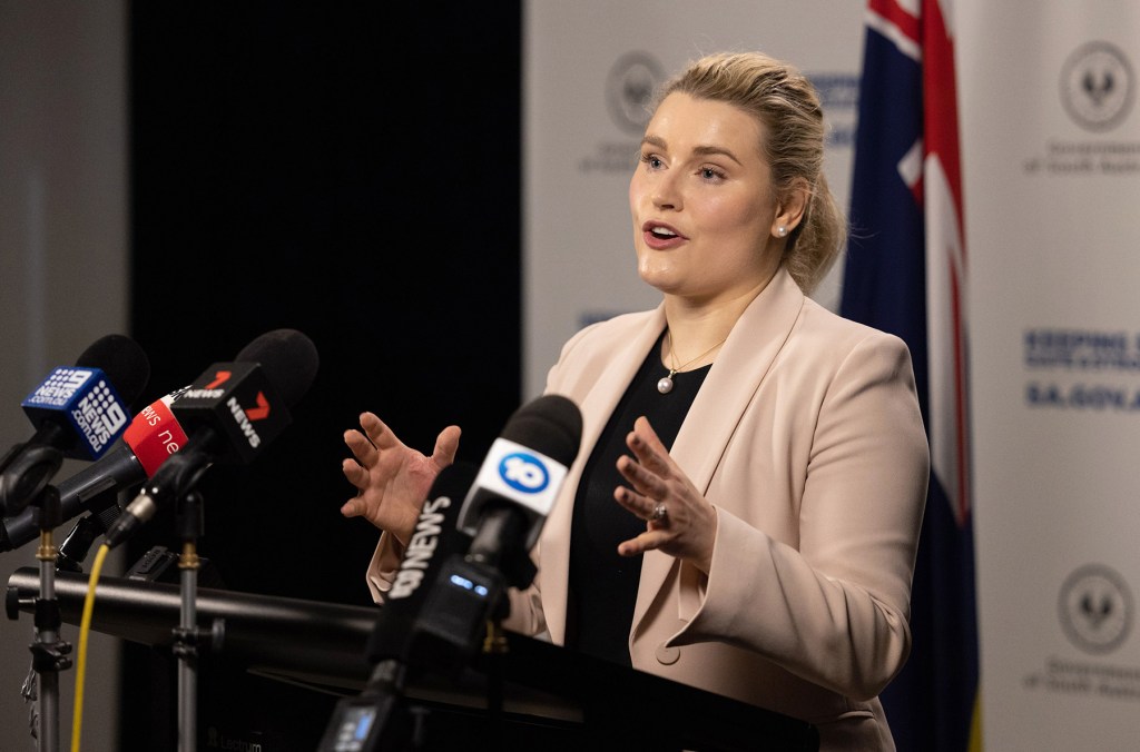 Thumbnail for SA searches for new exposure site as Vic restrictions under review