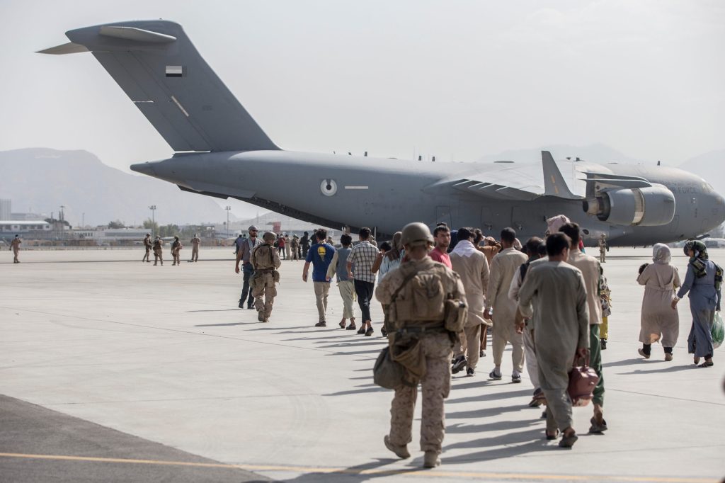 
Evacuees board a US Air Force plane at Kabul airport. Photo: Sgt. Samuel Ruiz/U.S. Marine Corps via AP