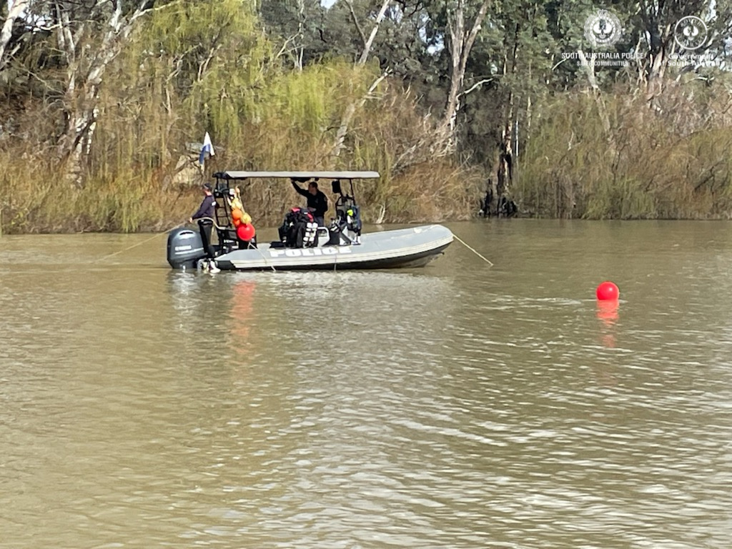 Police search for the missing man north of Renmark. Photo: SA Police
