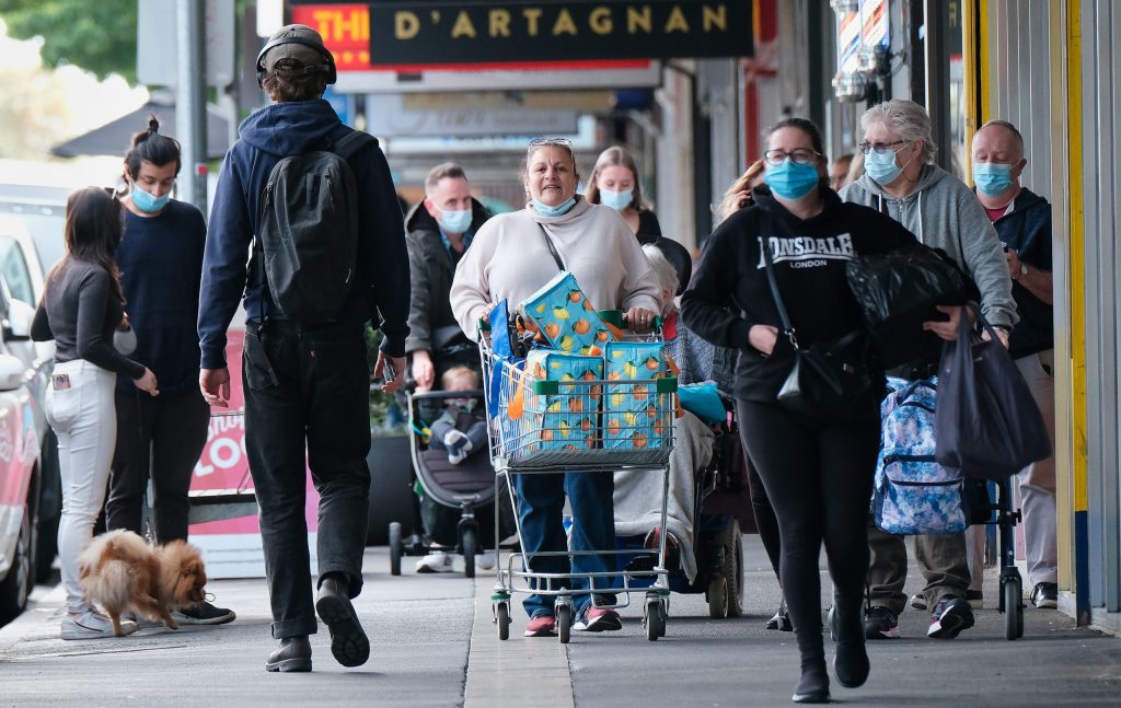 Melbourne shoppers. Photo AAP/Luis Ascui