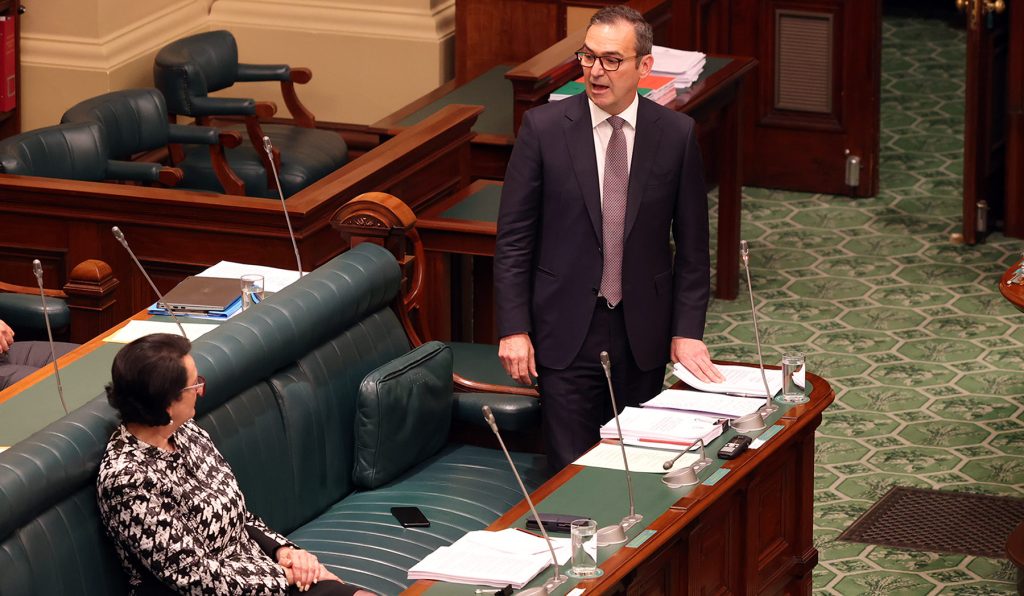 Thumbnail for Chapman faces crossbench call to quit as Govt attempts to close parliament