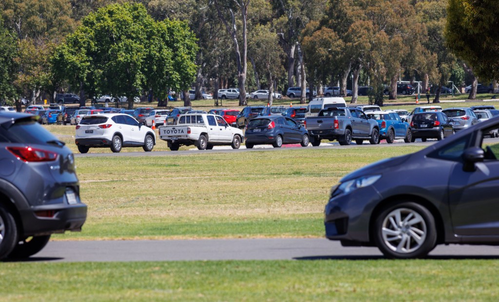 Cars lined up at the Victoria Park testing site last month. Photo: Tony Lewis / InDaily