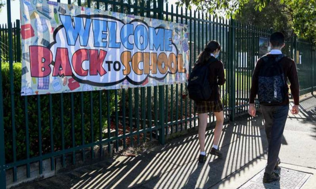 Thumbnail for Teachers call for two-week delay to school return