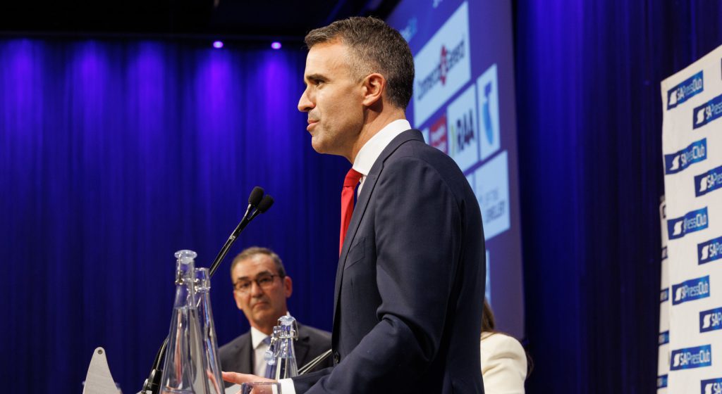 Steven Marshall and Peter Malinuaskas at last week's SA Press Club debate. Photo: Tony Lewis / InDaily