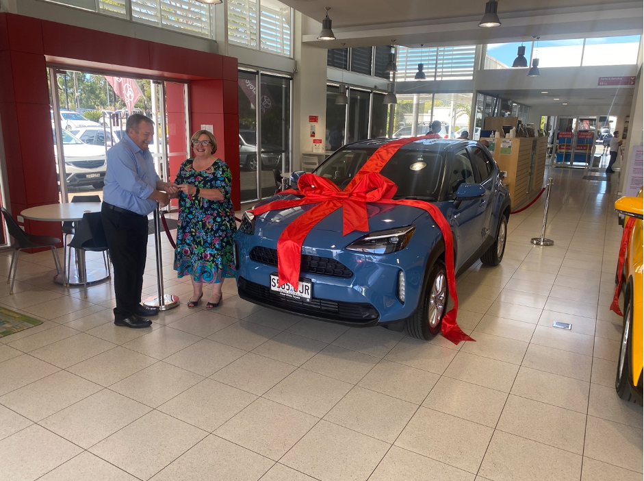 Sarah Watson gets the keys to the brand new Toyota she won in the ANZ Community Ball raffle. Photo: Supplied.