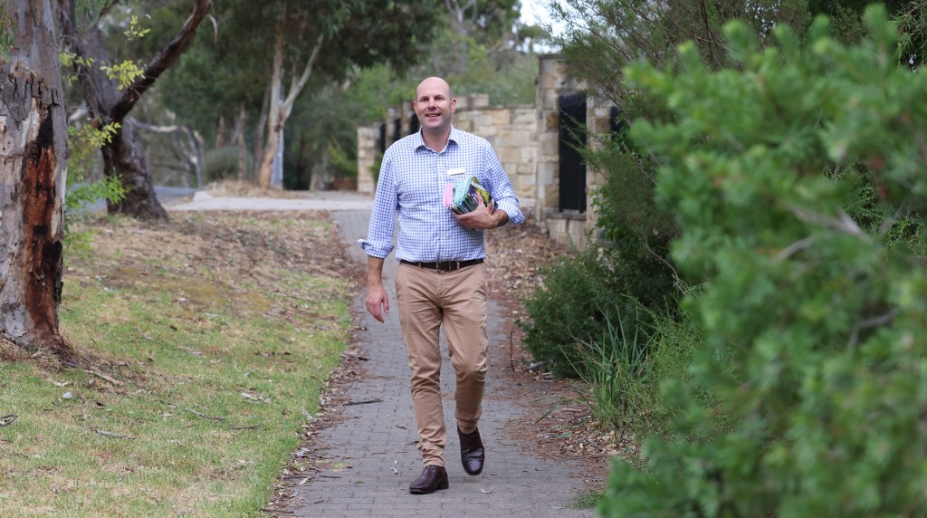 Sam Duluk pounds the pavement in Hawthorndene. Photo: Tony Lewis / InDaily