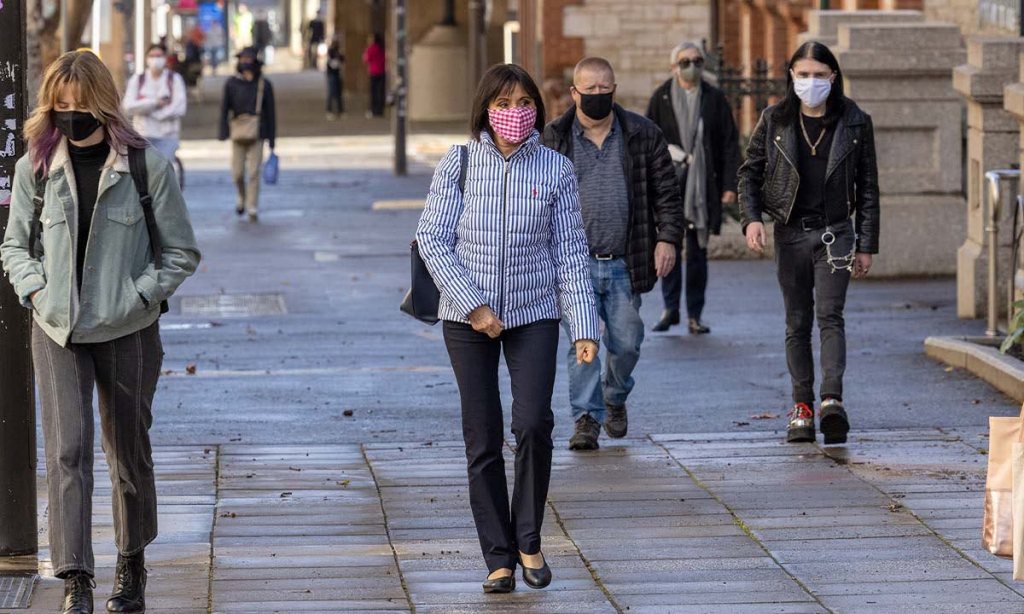 The indoor mask mandate lifts at midnight tonight. Photo: Tony Lewis/InDaily 