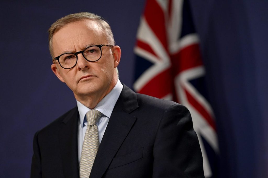 Thumbnail for Inquiry to seek those responsible for ‘cruel’ Centrelink robodebt