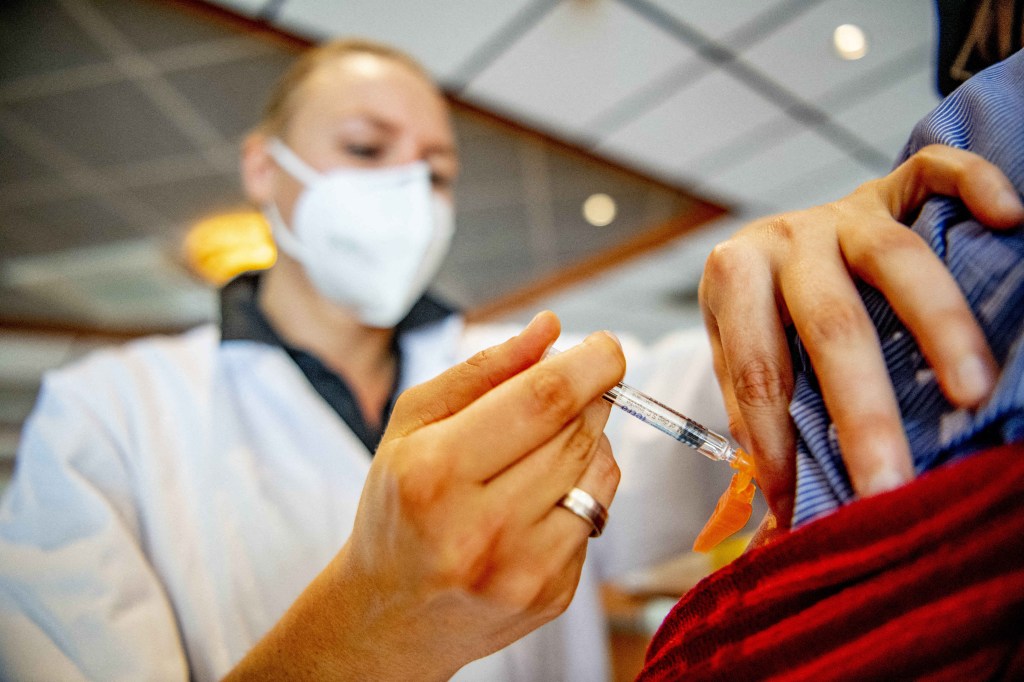 Thumbnail for Slow free flu shot take-up prompts new campaign