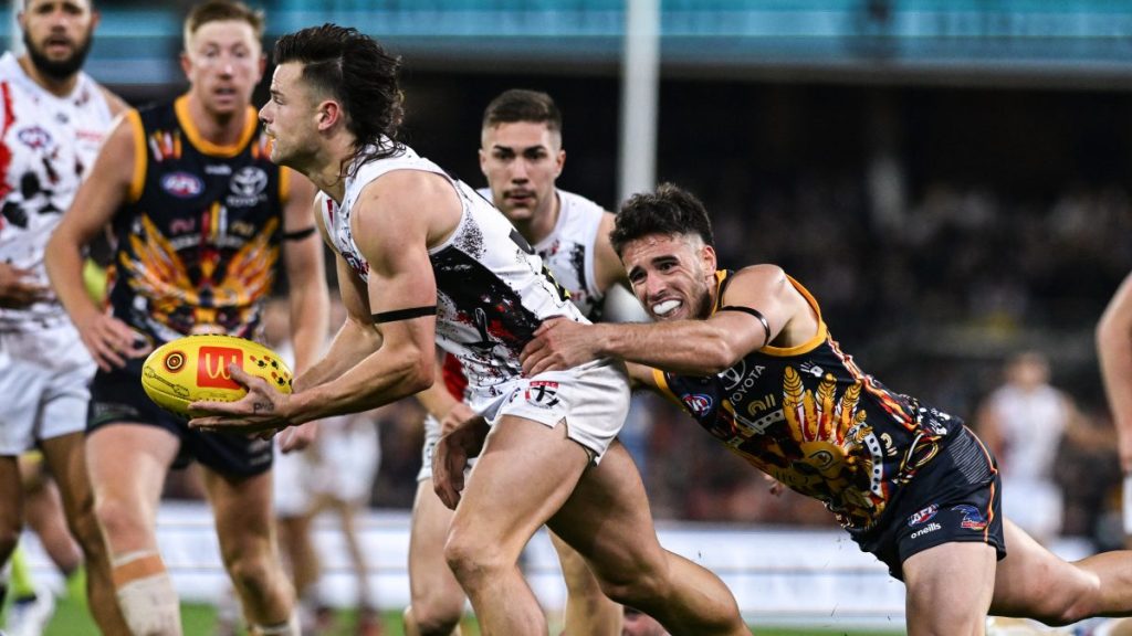 Adelaide's Lachlan Murphy hangs onto St Kilda's Jack Sinclair during the Crows' Round 10 loss. Photo: Michael Errey/InDaily