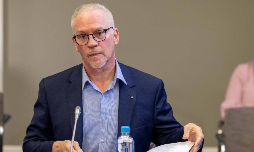 Thumbnail for ‘Maladministration’: Ombudsman hits council over CEO car cash