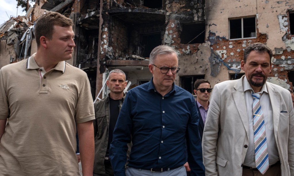 Australian Prime Minister Anthony Albanese, centre, during his visit to Irpin, on the outskirts of Kyiv, Ukraine. Photo: Nariman El-Mofty/AP
