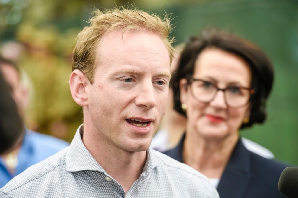 Thumbnail for Libs scrape in after blue-ribbon Bragg backlash