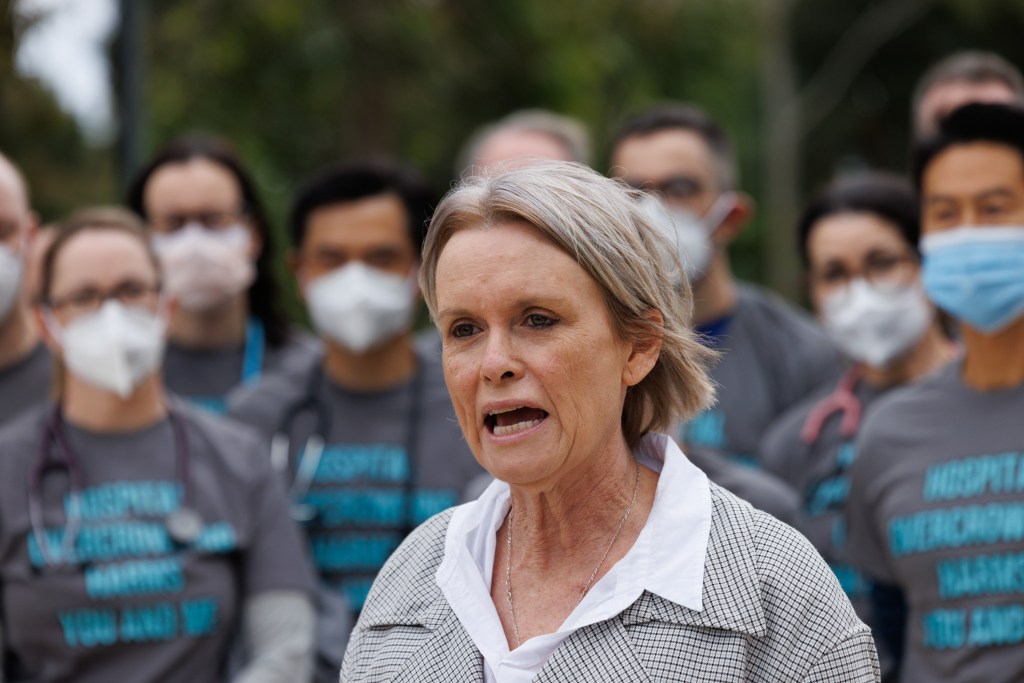 Thumbnail for Minister to meet doctors, union over RAH bed-block crisis