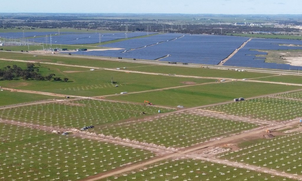 The Tailem Bend 2 Solar Farm Project is being constructed alongside its slightly larger sister project. Image courtesy of Vena Energy.