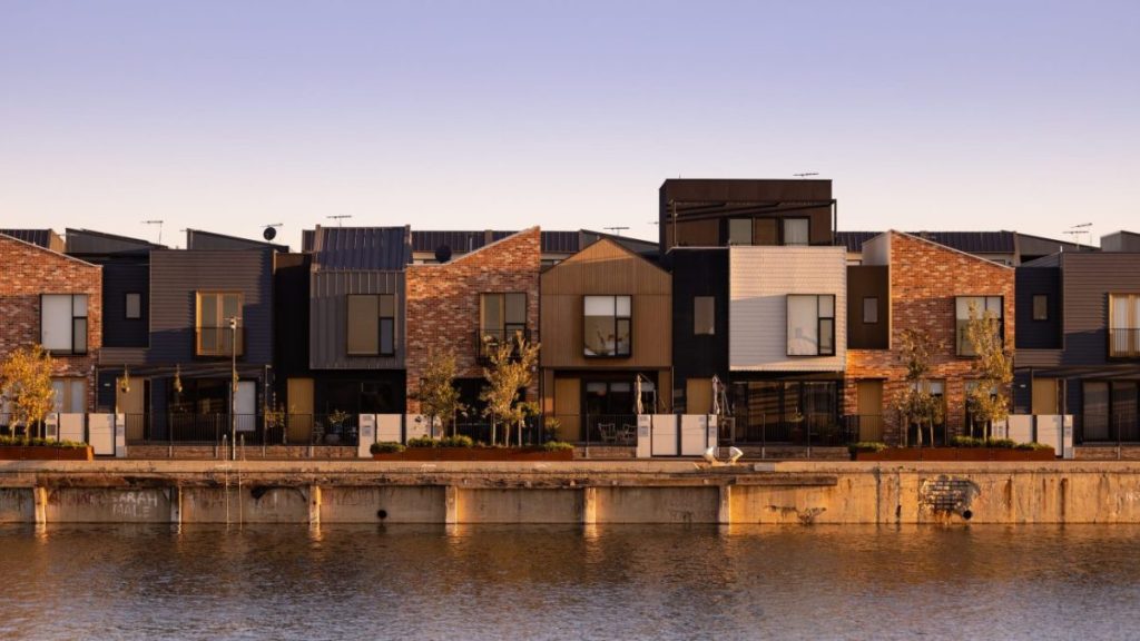 Thumbnail for New Port dwellers transforming old dock lands