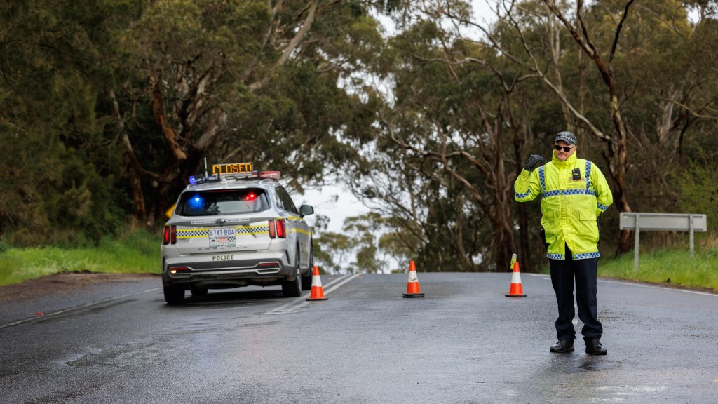 Roads around Echunga have been blocked all day. Photo: Tony Lewis/InDaily