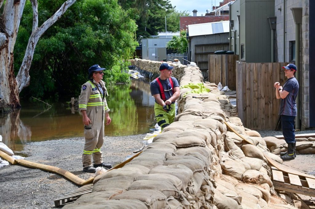 Thumbnail for Echuca residents ‘gobsmacked’ at flood pumping call