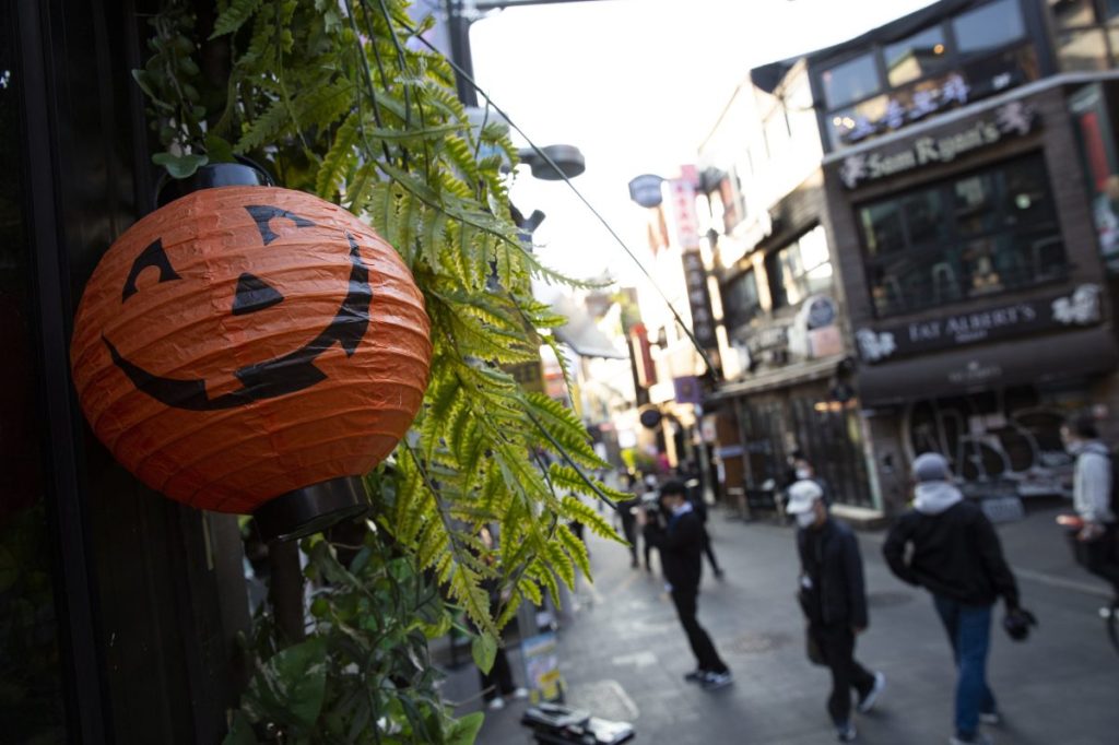 A halloween pumpkin hangs at the street where a deadly stampede took place the previous day in Seoul, South Korea. Photo: EPA/Jeon Heon-Kyun