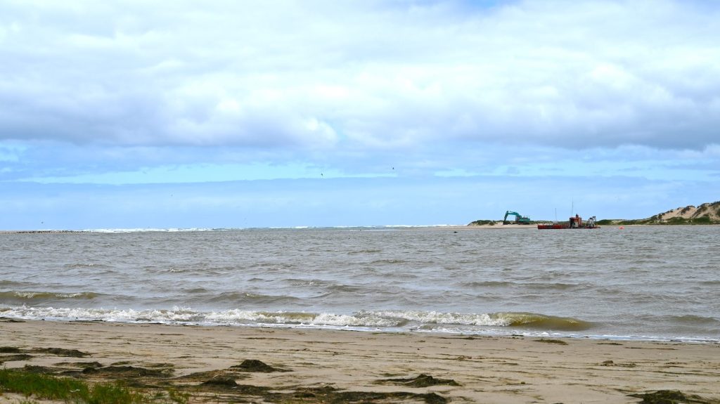 Thumbnail for Dredgers standing down as high river clears Murray Mouth